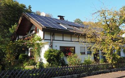 Geld besparen met zonne-energie door panelen